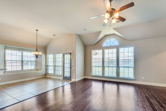 Building Photo - 2812 Pino