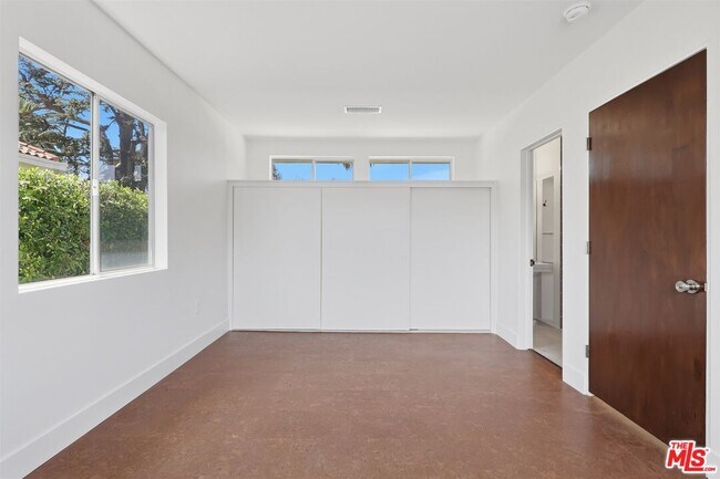 Building Photo - 444 S Windsor Blvd