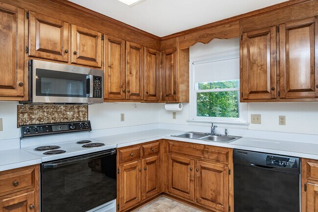 Building Photo - Very Well Maintained Midlothian Home Avail...