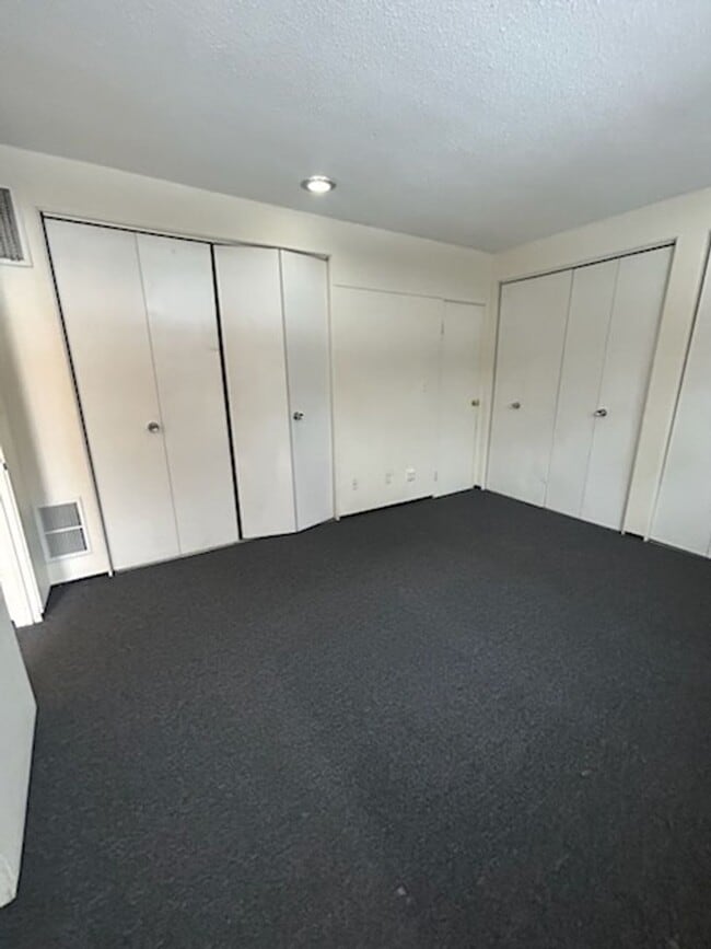 Building Photo - 1 bedroom, 1 bath apartment