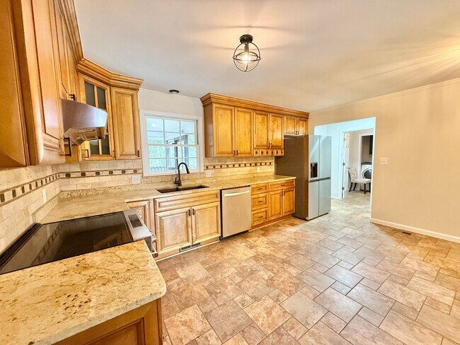 Building Photo - **OFFERING RENT PROMOTION FOR FIRST 6 MONT...