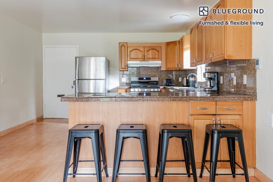 Building Photo - 594 Channing Ave