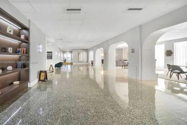 Building Photo - 3140 S Ocean Dr