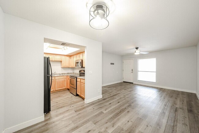 Building Photo - 1340 N Recker Rd