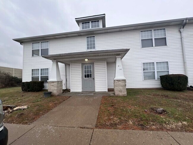 Building Photo - 41 Pine Dr