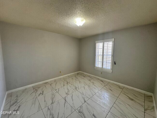 Building Photo - 10838 Valle Grande Ct