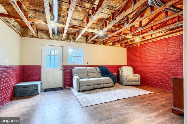 Building Photo - 215 Gracecroft Ct