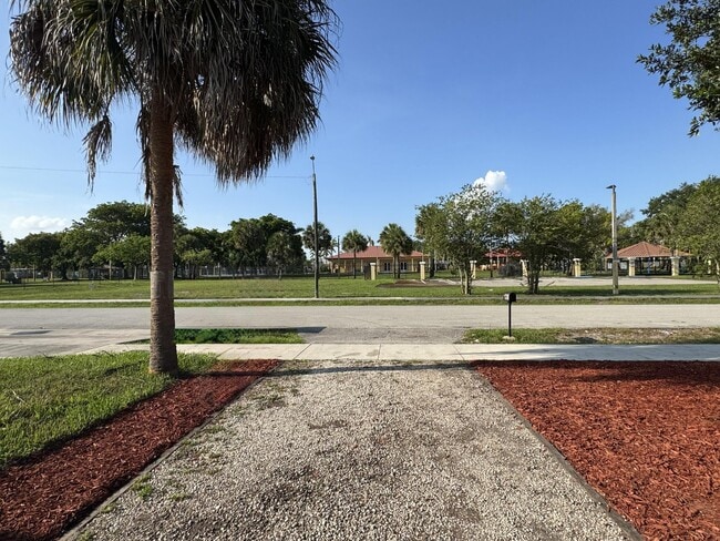 Building Photo - 2881 NW 11th Pl