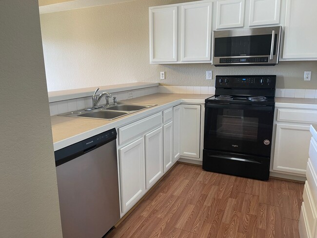 Building Photo - Cedarwoods Condo- 2 bedroom  MOVE-IN SPECIAL