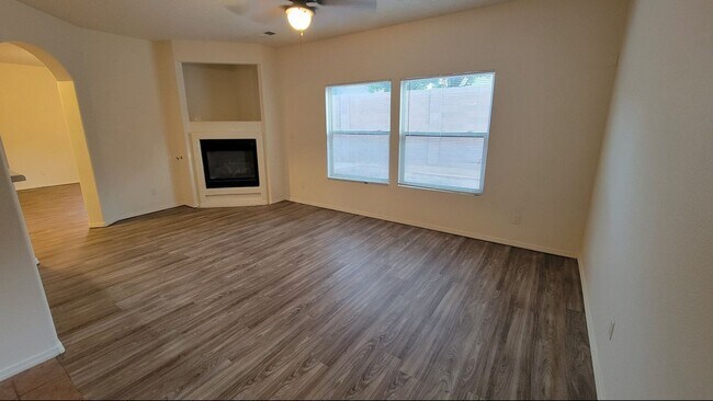 Building Photo - Spacious 4 bedroom in 7 Bar North! Near Cottonwood and Rio Rancho.
