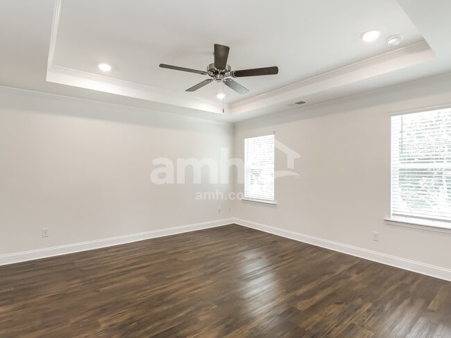 Building Photo - 559 Rivermist Dr