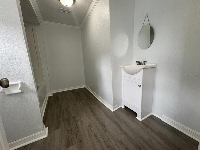 Building Photo - 2203 Cochran St