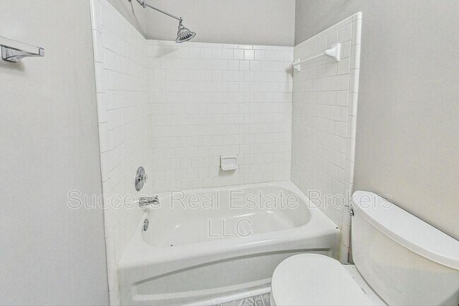 Building Photo - 1645 Heyford Cir NW