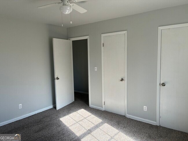 Building Photo - 3992 Maplewood Dr