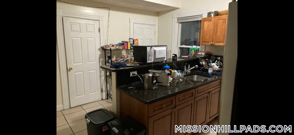 Building Photo - 8 Carmel St