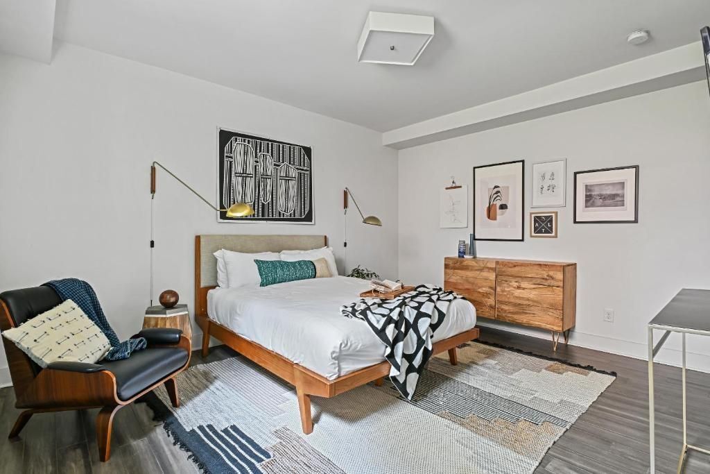 Building Photo - 634 Bonaventure Ave NE