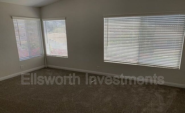 Building Photo - 744 Cardona Ave