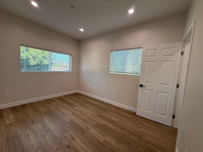 Building Photo - All solar new construction 3/3 house