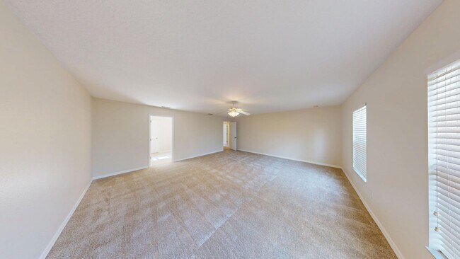 Building Photo - 4 Bedroom /2.5 bath Spacious Home In Sanfo...