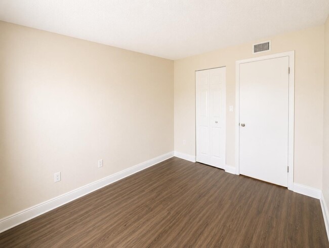 Building Photo - 4205 N University Dr