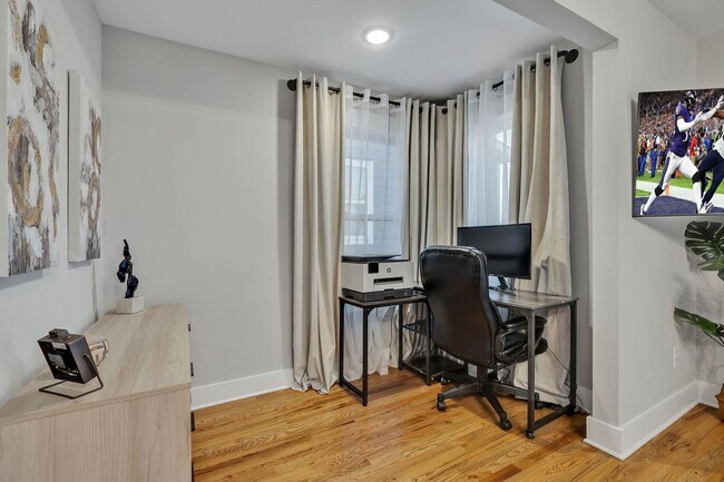 Building Photo - 611 21st Ave N