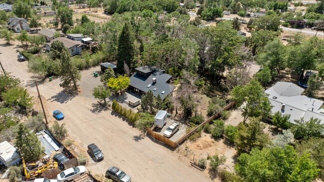 Building Photo - Beautiful Three Bedroom Home on Half Ac...