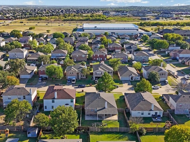 Building Photo - 548 Linacre Dr