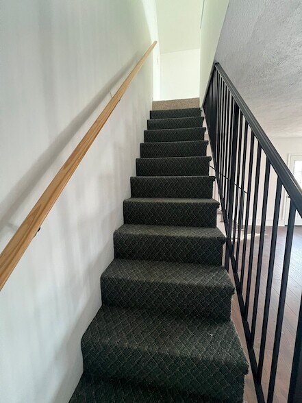 Building Photo - 2654 Crosspark Dr