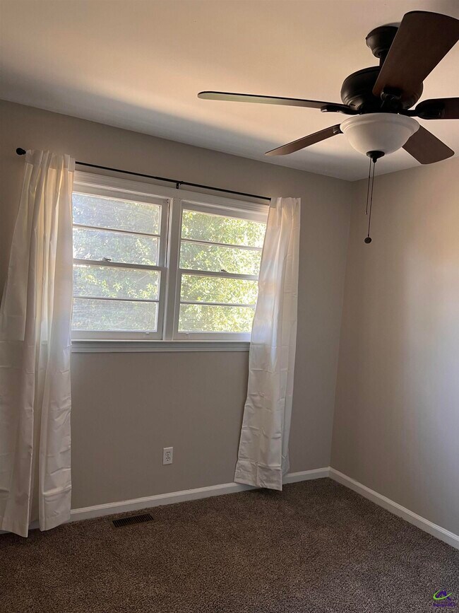 Building Photo - 202 Sherman St