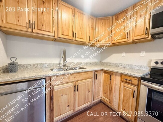 Building Photo - 203 Park St