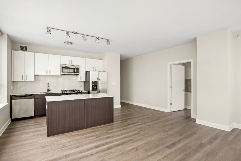 Building Photo - 101 S Halsted St