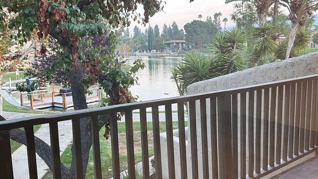 Building Photo - 1472 Camelot Dr