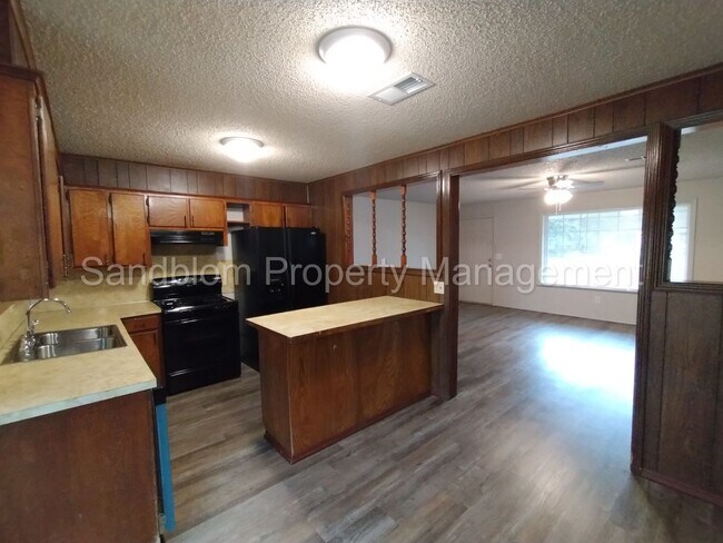 Building Photo - For Lease | Wagoner | $1,100 Rent