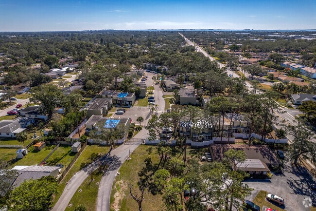 Aerial Photo - Grand Oaks Condominiums