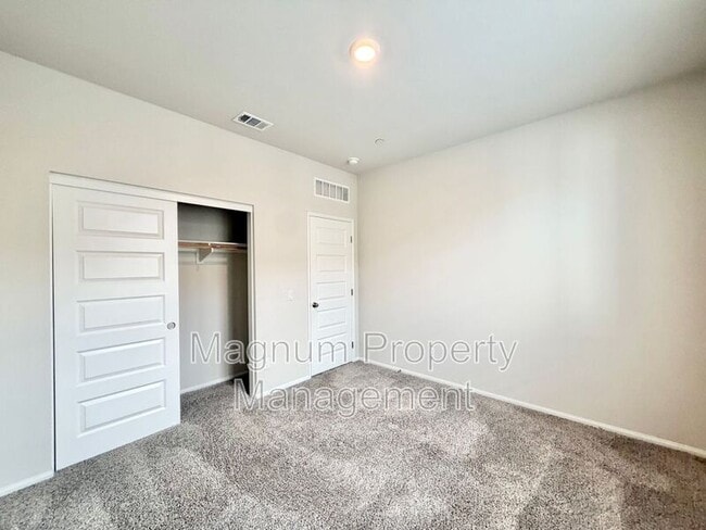 Building Photo - 40617 Birchfield Dr