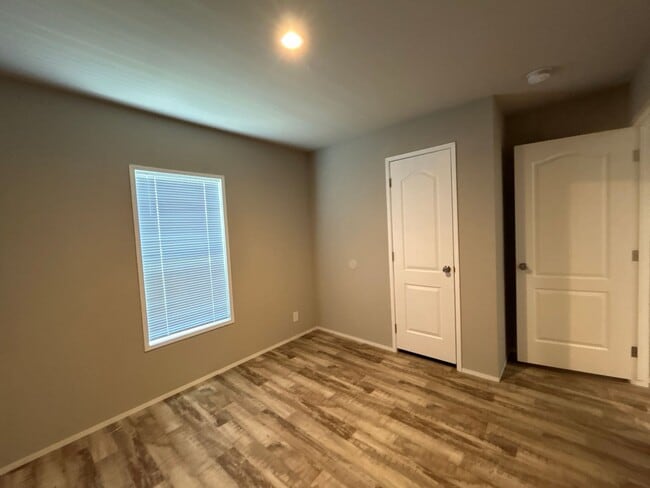 Building Photo - 223 SE 8th St