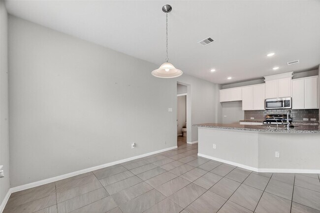 Building Photo - 2903 Painted Sunrise Trail