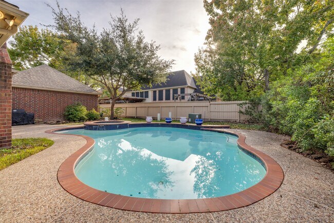 Building Photo - 5534 Honor Dr