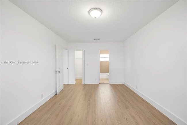 Building Photo - 2033 Dewey St