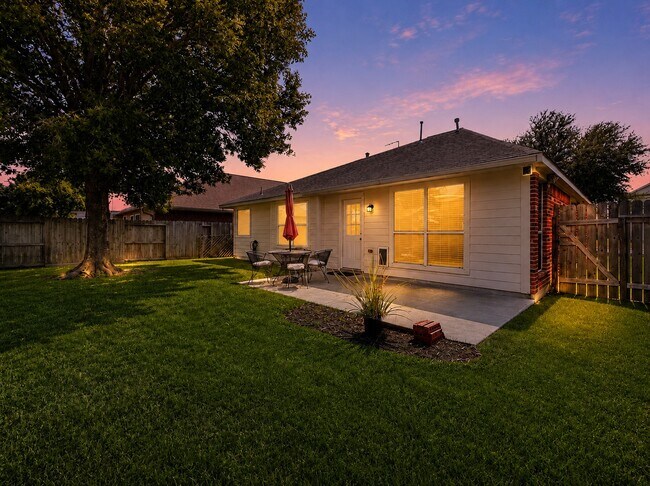 Building Photo - 6114 Menor Crest Dr