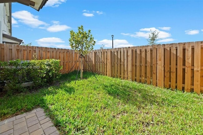 Building Photo - 2400 SE 29th St