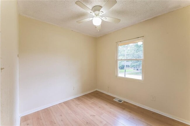 Building Photo - 8399 Attleboro Dr
