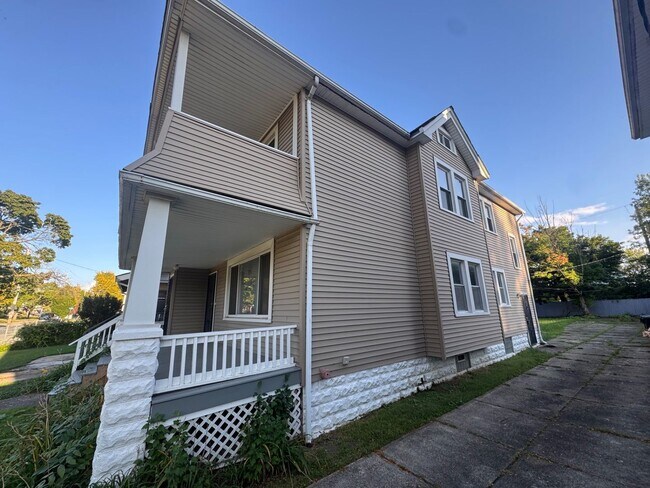Building Photo - 13504 Southview Ave