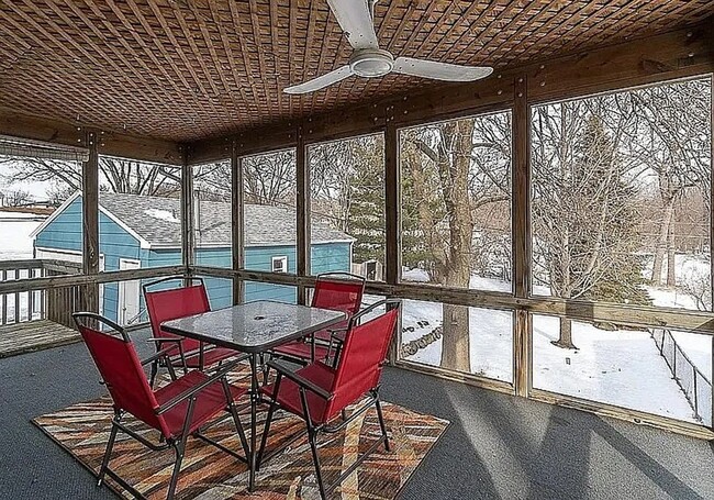Building Photo - 4 Bed 2 Bath Home Available NOW in Hiawatha!