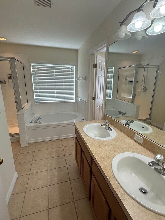 Building Photo - Coming Soon!  3 BR/2.5BA | Newly Renovated Townhome | In-Unit Laundry| Parking in Westchase!