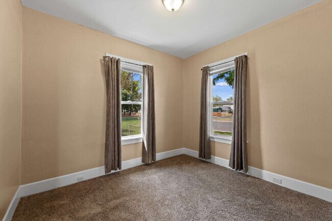 Building Photo - "Charming Spokane Retreat: Cozy 2-Bedroom ...