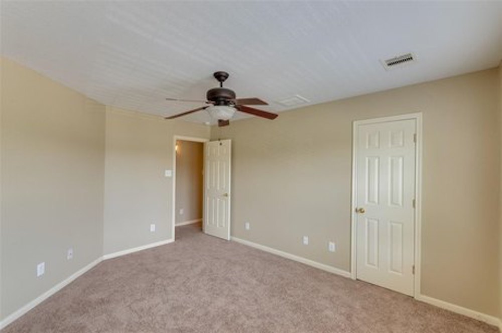 Master bedroom - 521 E House St