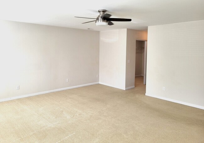 Building Photo - 105 Clubhouse Dr