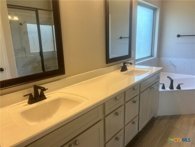 Building Photo - 3316 Braford Dr