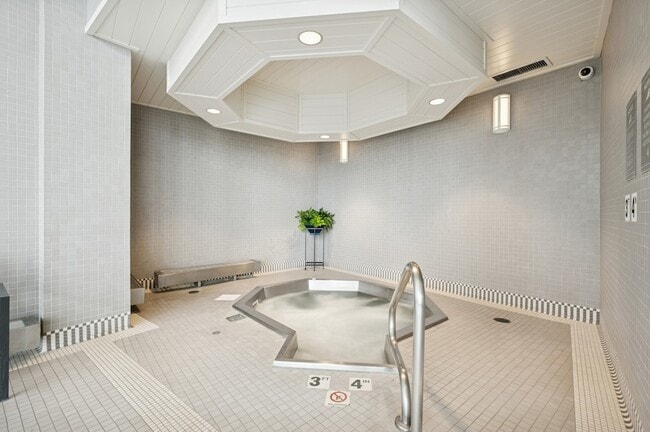 Building Photo - 415 E North Water St